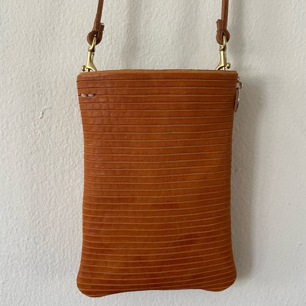 CLARE V POCHE BAG